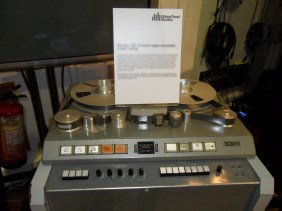 Magne Abbey road Studer_J37_4-track_tape_recorder_(1964-1972),_Abbey_Road_Studios